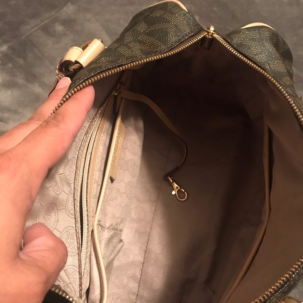 Authentic Michael Kors Handbag - image 4